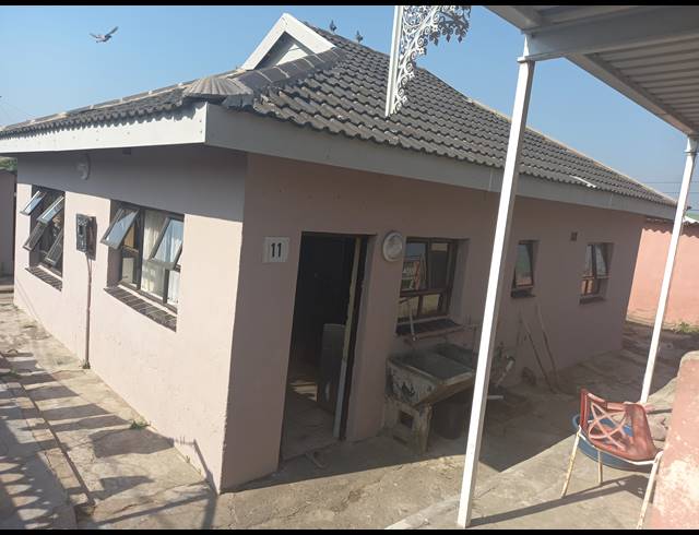 4 BEDROOM HOUSE FOR SALE IN UMLAZI C